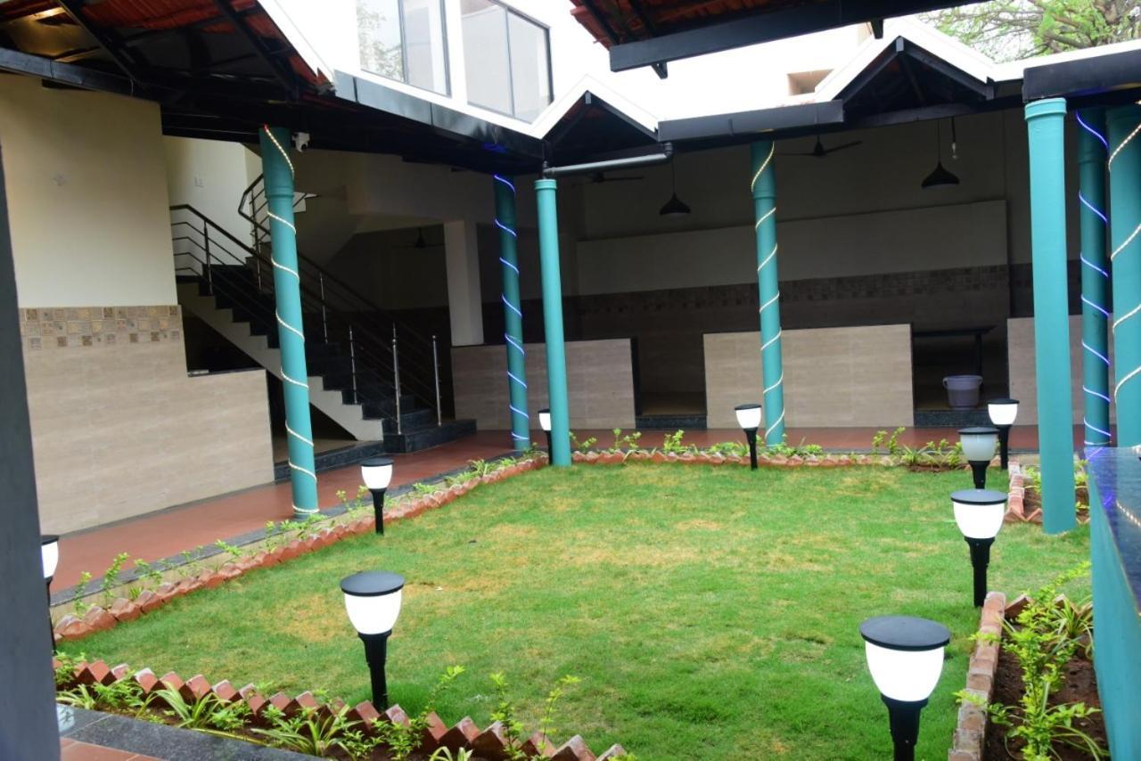 Hotel M G Residency Chikmagalūr Exterior foto